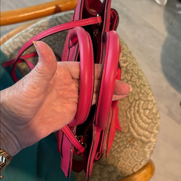 Kate Spade Satchel Crossbody bag
Leather Bright Pink/ bow front in patent EUC - Picture 7 of 17